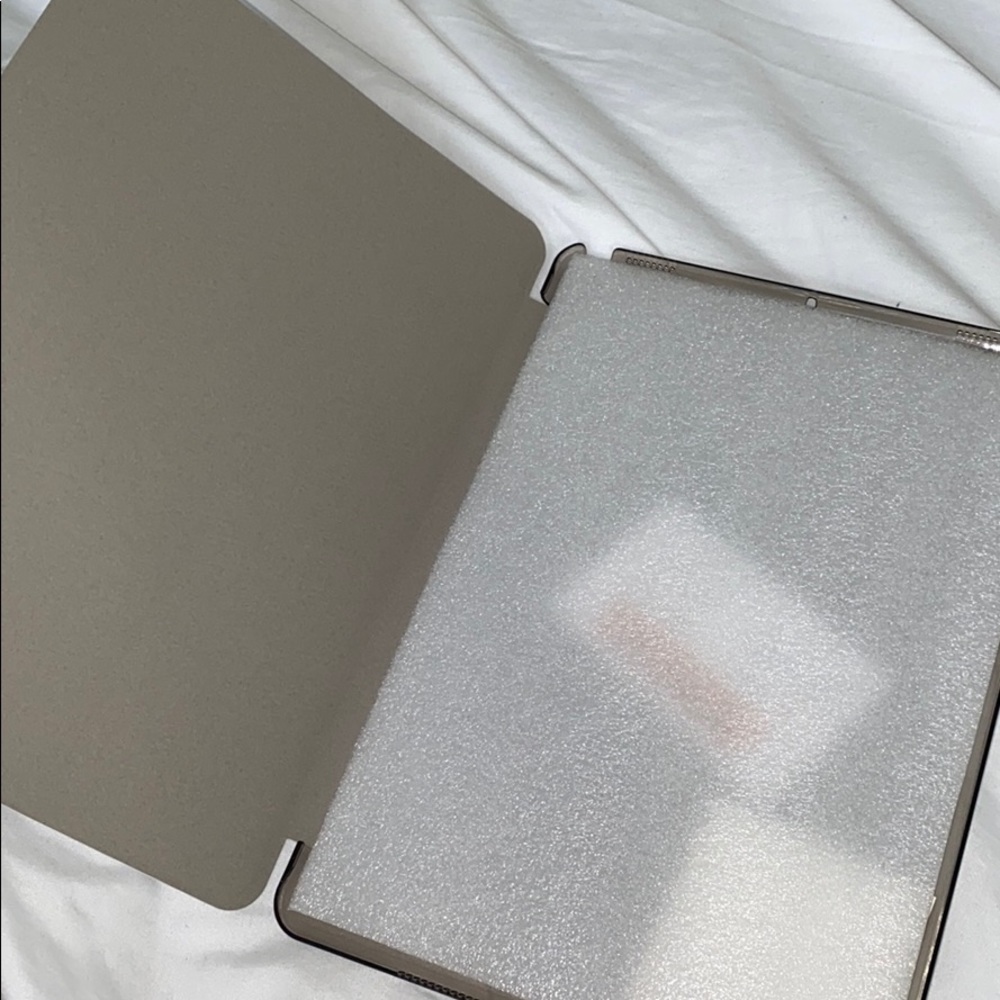 iPad case - Picture 2 of 5